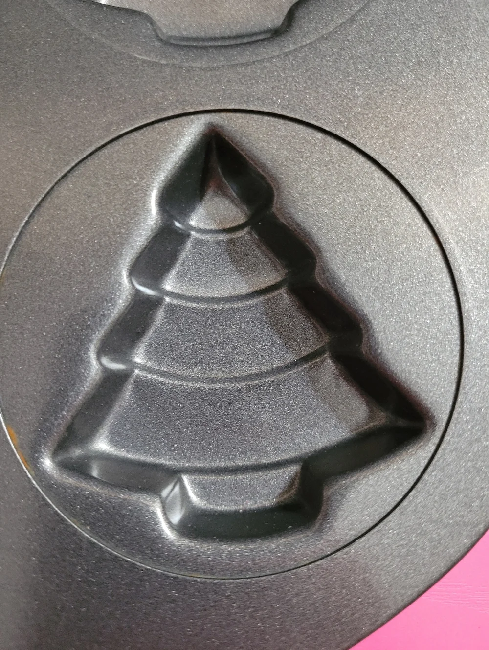 Wilton Nonstick Christmas Theme Baking Pan Tree Snowman Reindeer
